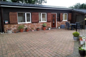 Hillside Retreat - Pet friendly